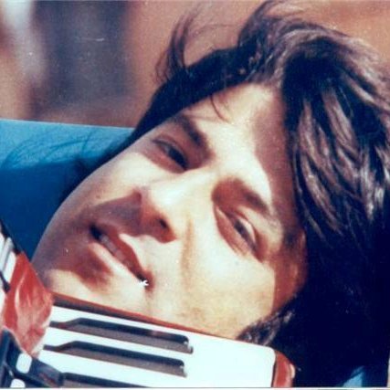 احمد ظاهر چه بیهوده چه ساده